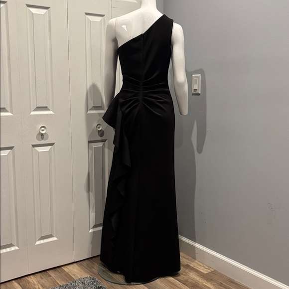 NWOT Xscape scuba ruffle one shoulder gown - Picture 12 of 13